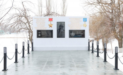 115 лет Бауыржану Момышулы: в Жамбылской области открыли мемориальную доску