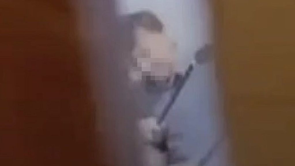«Баланы аяусыз ұрды»: Жамбыл облысында желідегі видеодан кейін мұғалім ұсталды