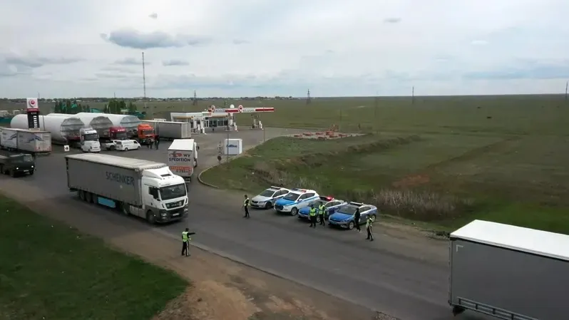 Шекарадағы тәулік бойғы кезекшілік: Қазақстанда жанармайды заңсыз әкетуге қарсы күрес қалай жүріп жатыр