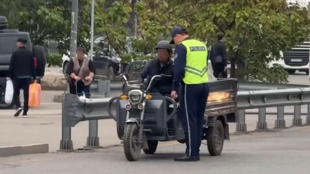 «60-қа жуық ереже бұзу дерегі»: Алматы полициясы базар маңында үш дөңгелекті көліктерге қатысты рейд жүргізді