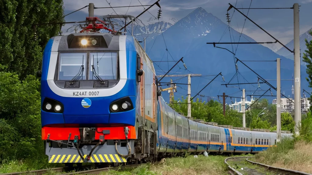Қазақстанда теміржол маңында мал жаю ережесін бұзғаны үшін айыппұлды екі есе арттыру ұсынылды