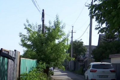 Электромонтера убило током при замене проводов в Караганде (ВИДЕО)